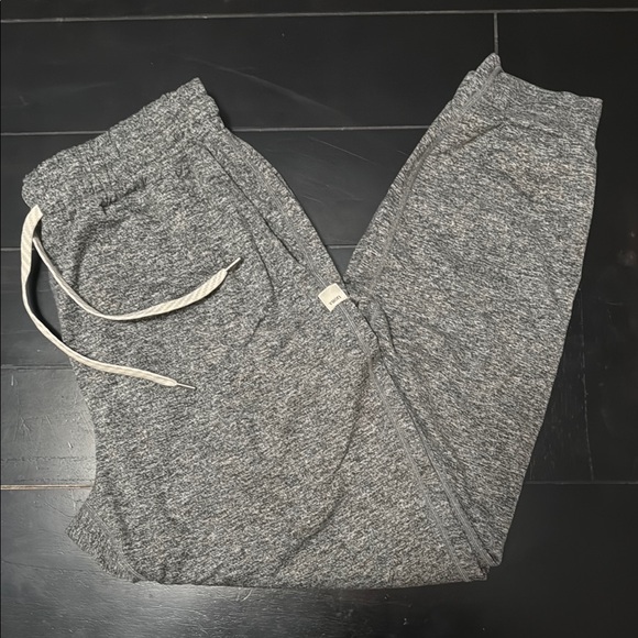 Vuori Pants - Women’s Vuori Joggers - Gray